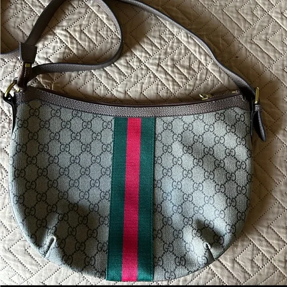 Authentic Gucci Crossbody Purse - Picture 2 of 10